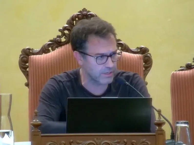 Miquel Oliver presidiendo una sesión plenaria en el Ayuntamiento de Manacor