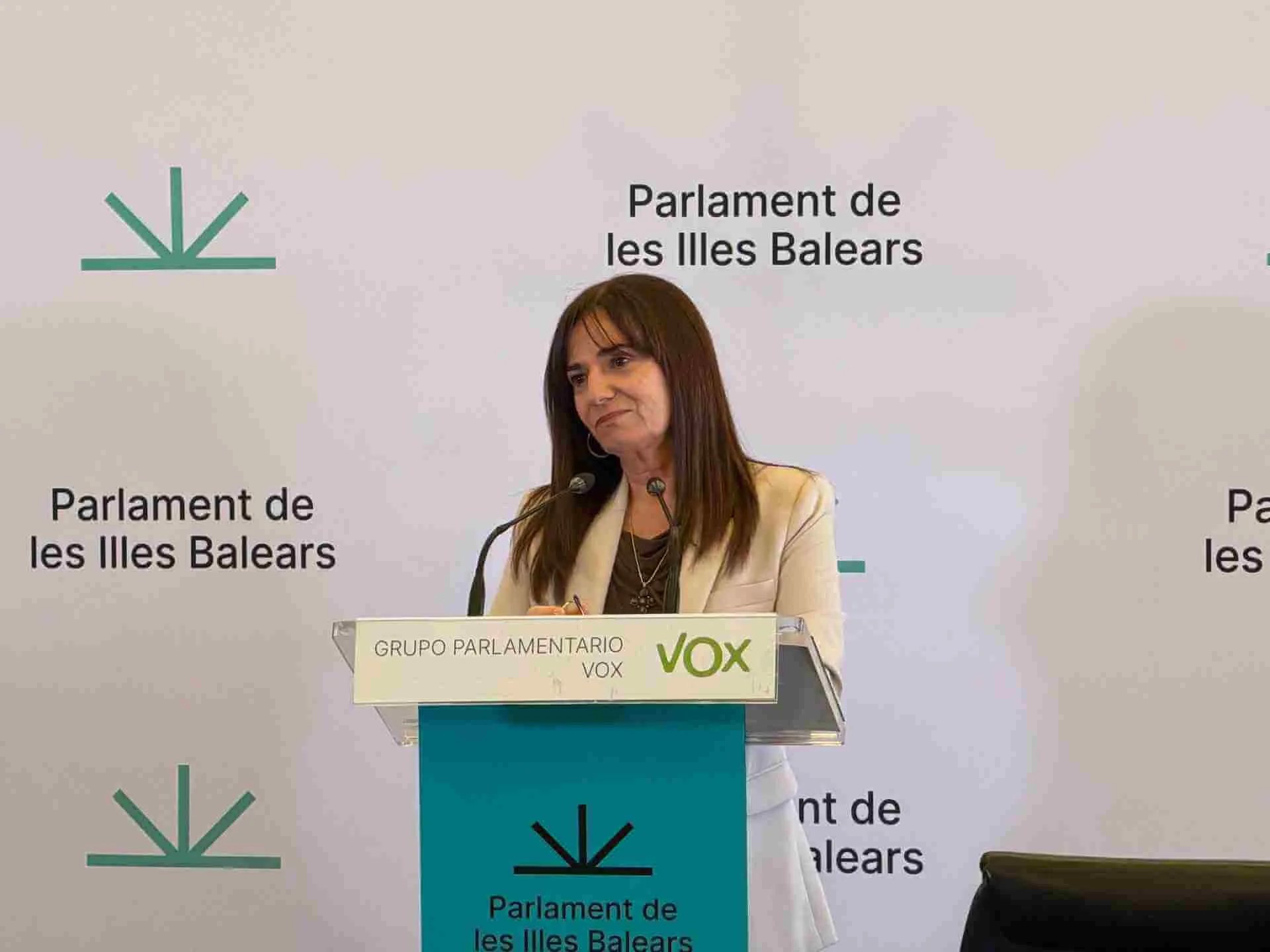 La portavoz de VOX, Manuela Cañadas, en el Parlamento de las Islas Baleares