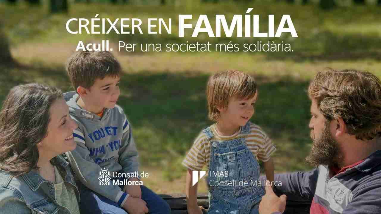Cartel publicitario de la campaña Crecer en Familia del Consell de Mallorca para el acogimiento de menores