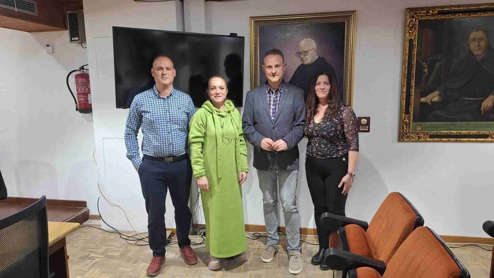 Los concejales Mauricio Martín, Eva María Caminero y Fanny Blasco junto a David Gil