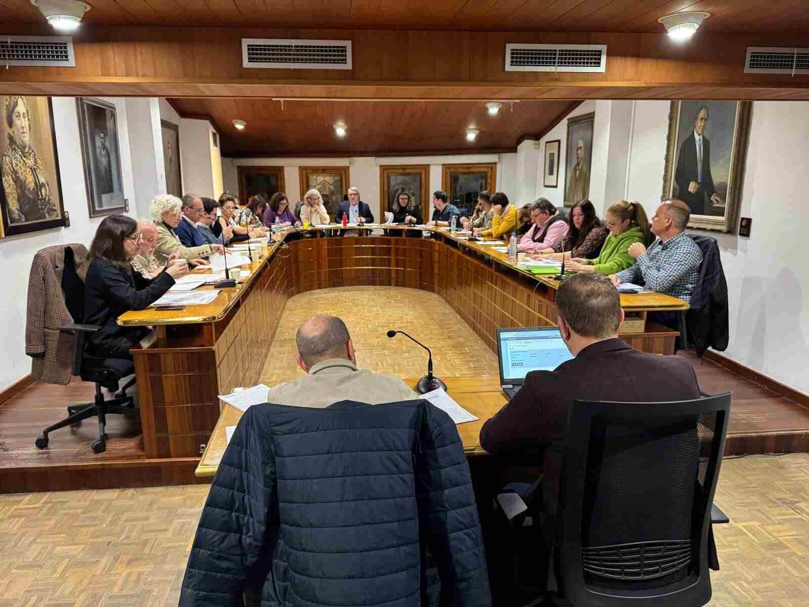 Representantes municipales durante la sesión plenaria en el Ayuntamiento de Inca
