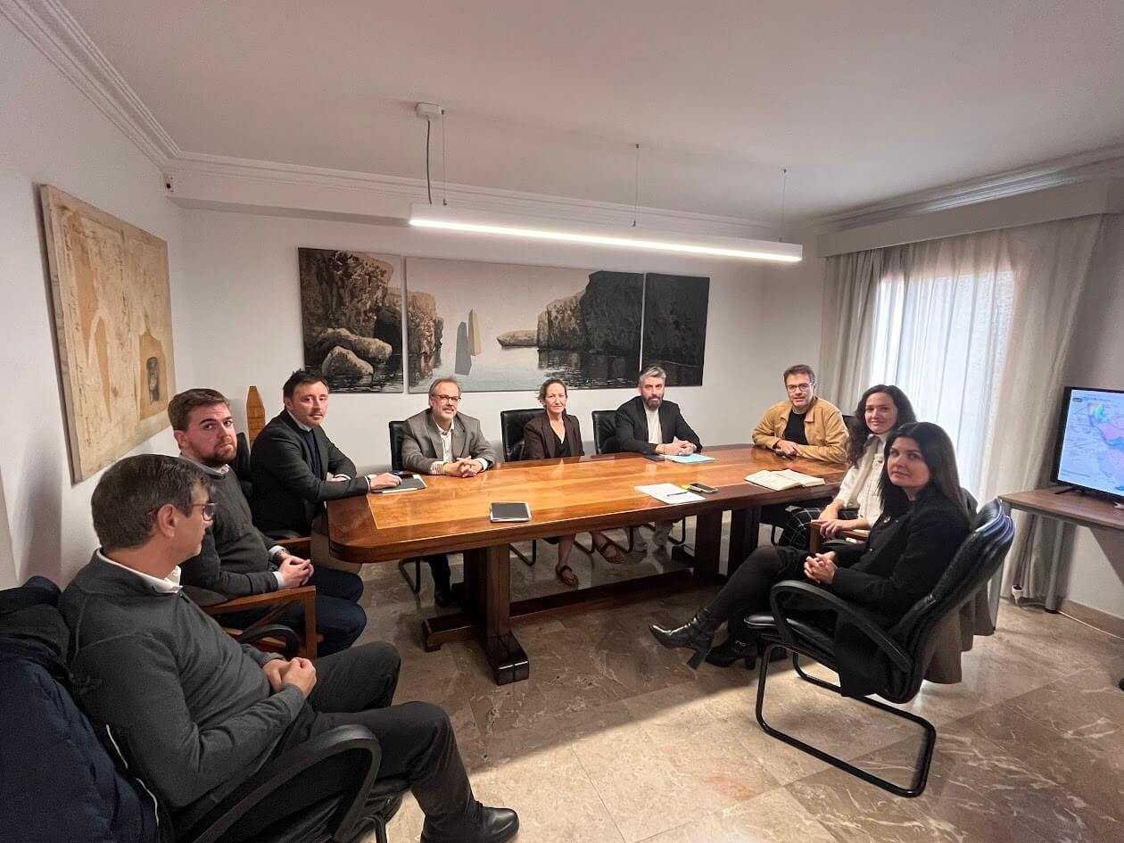 Reunión entre responsables del Ayuntamiento de Manacor y del Servicio de Salud de Baleares