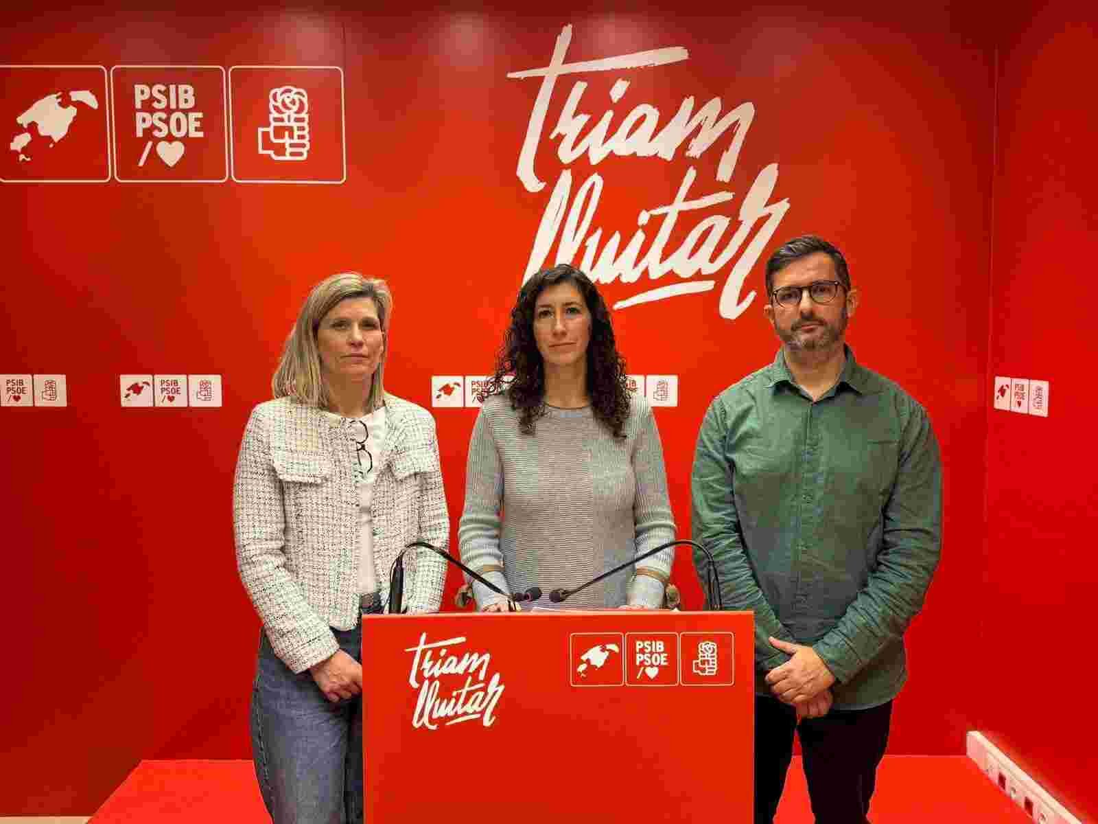 Amanda Fernández, Sofía Alonso y Joan Ferrer en rueda de prensa del PSIB-PSOE