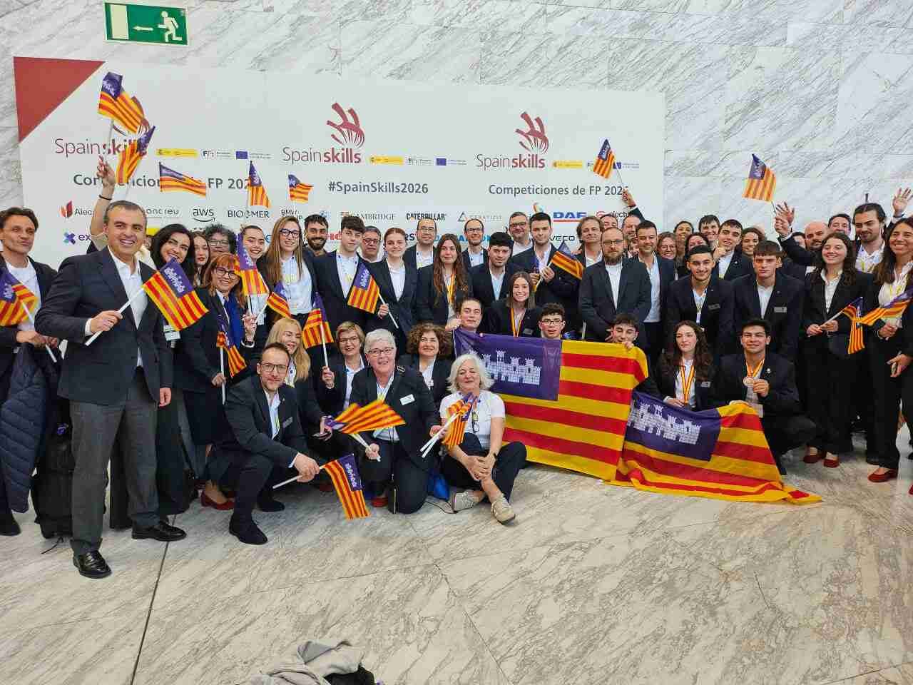 Los integrantes de la delegación de Baleares celebrando sus siete medallas en los Spainskills 2026 en Madrid