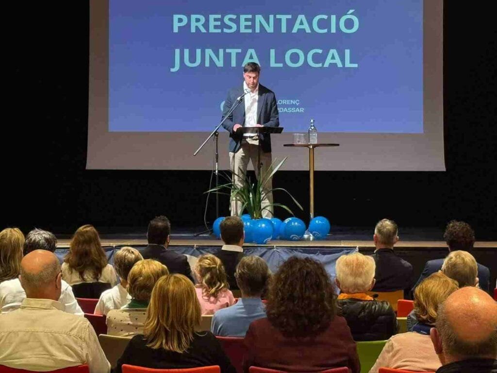 El alcalde y presidente del PP de Sant Llorenç, Jaume Soler, durante su discurso de presentación de la nueva junta local