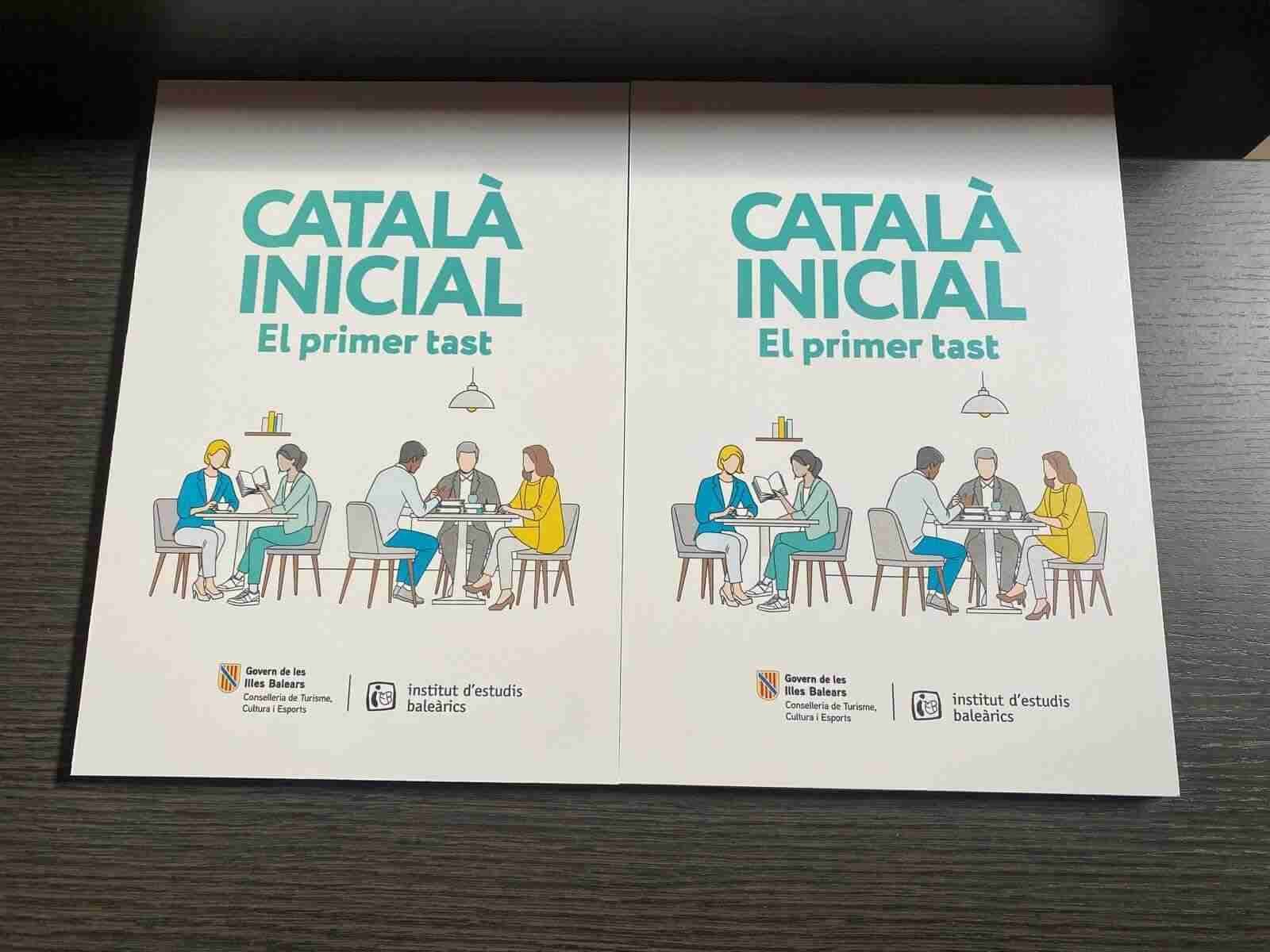 Dos ejemplares del manual 'Català Inicial. El primer tast' del Institut d'Estudis Baleàrics