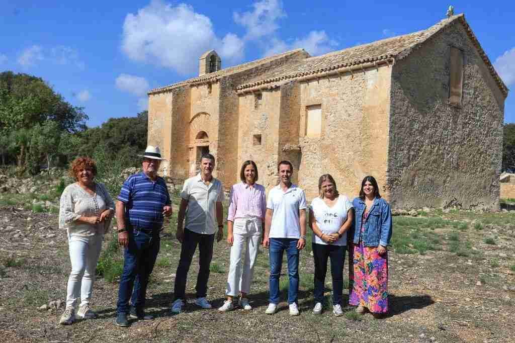 Autoridades del Consell de Mallorca en una visita al conjunto patrimonial de Bellpuig