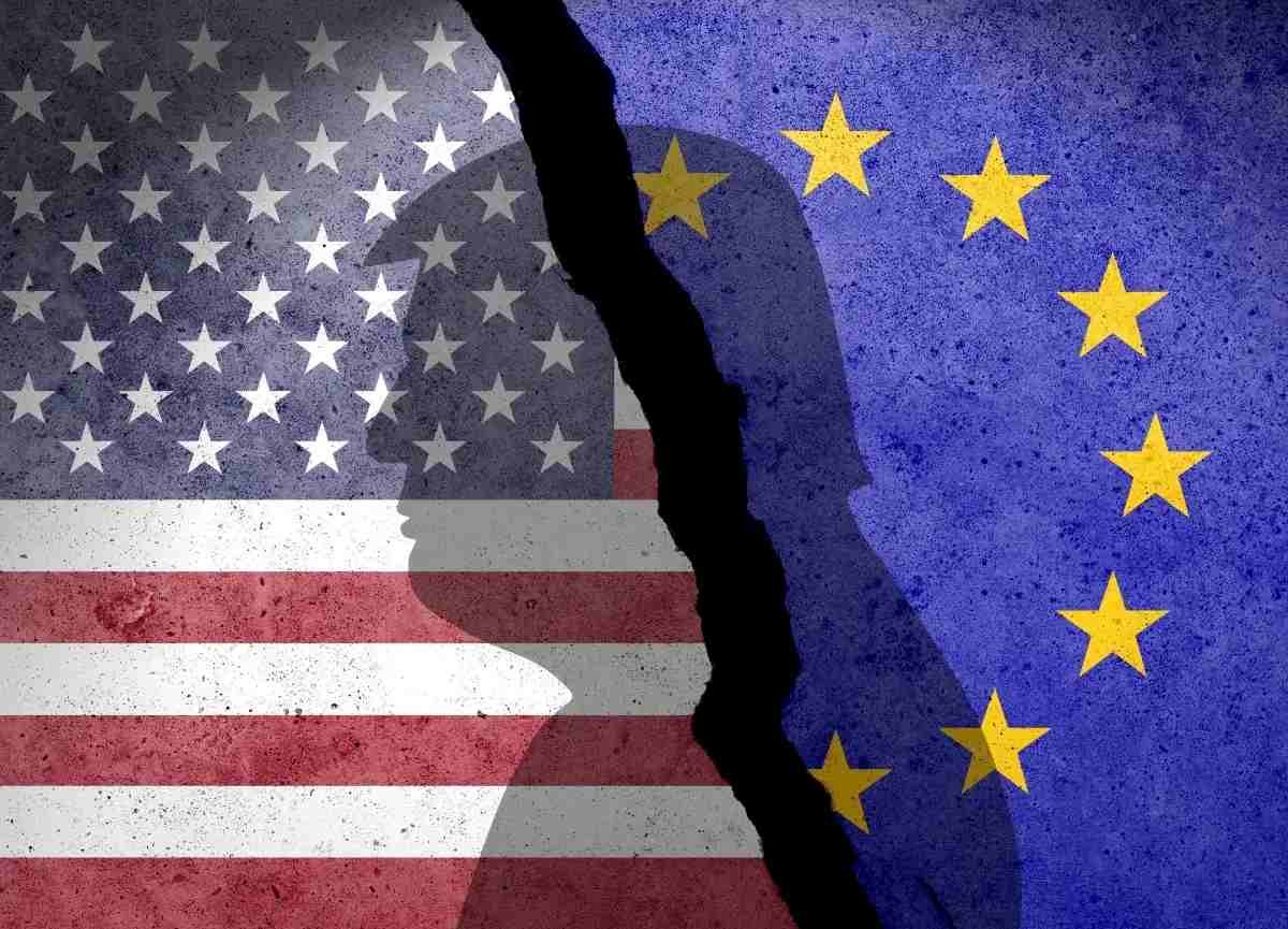 Ilustración que muestra las banderas de EE. UU. y la UE separadas por una grieta con la silueta de Donald Trump