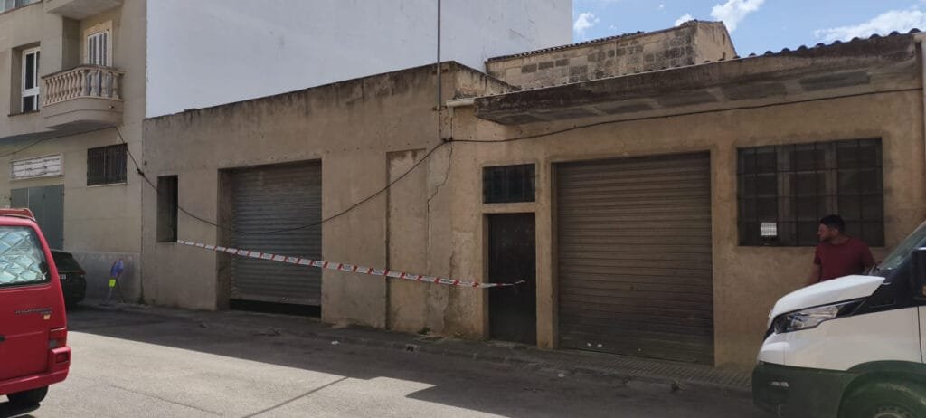 Cinta de la policía prohibiendo el acceso a la propiedad