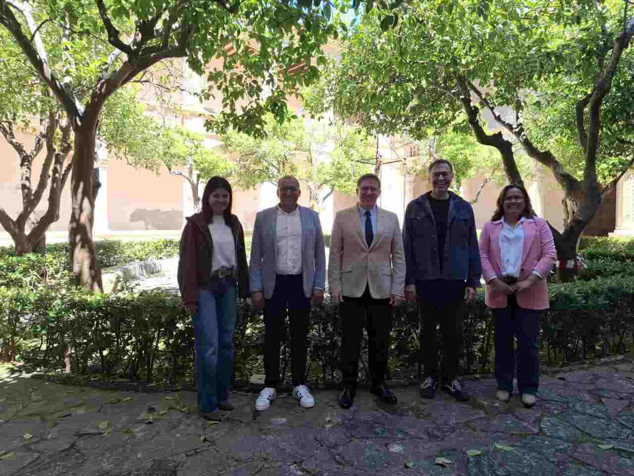 Autoridades del Consell de Mallorca y del Ayuntamiento de Manacor durante una visita para anunciar las nuevas inversiones turísticas
