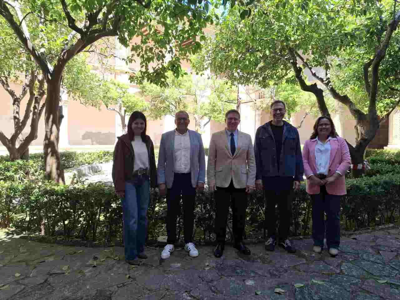 Autoridades del Consell de Mallorca y del Ayuntamiento de Manacor durante una visita para anunciar las nuevas inversiones turísticas