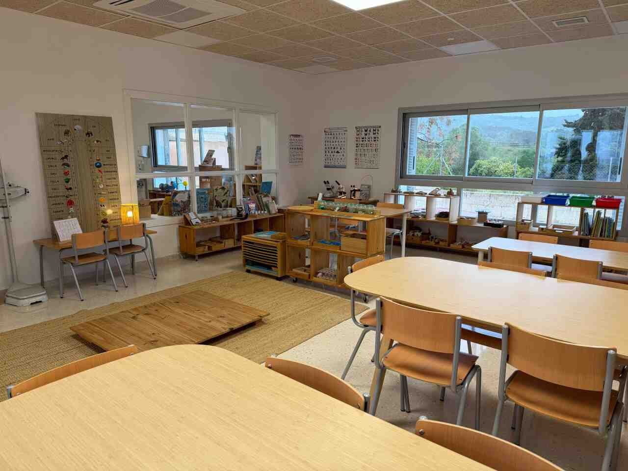 Interior de las aulas del colegio Sant Miquel de Son Carrió tras su reforma integral y ampliación