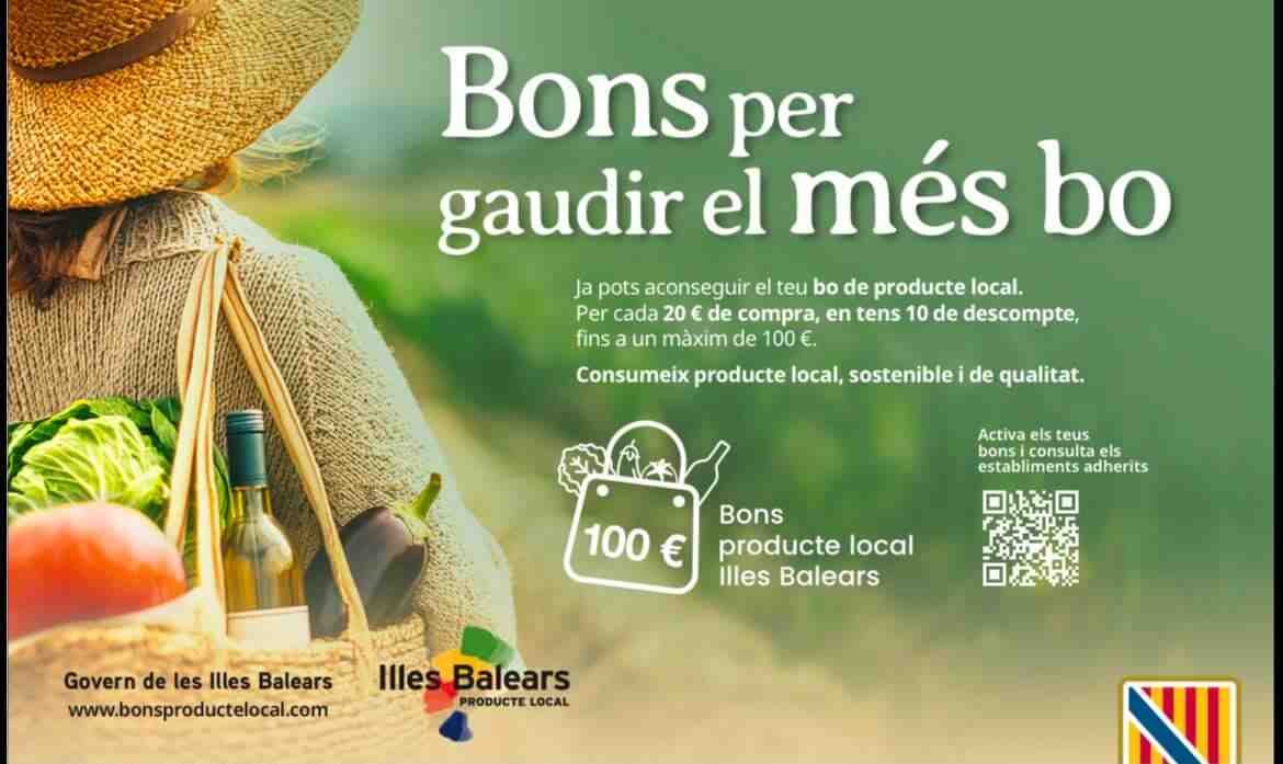 Cartel publicitario del Govern de las Illes Balears con el lema Bonos para disfrutar lo mejor, que muestra a una mujer de espaldas con sombrero de paja cargando una cesta con verduras y una botella de vino
