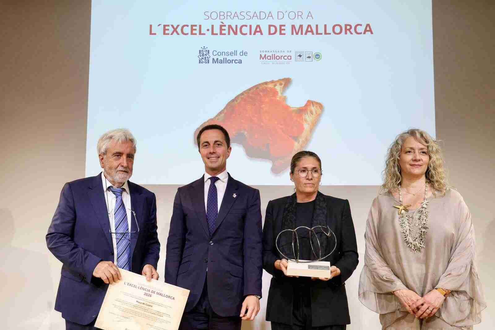 Macarena de Castro junto a Llorenç Galmés y autoridades en la entrega de la Sobrasada de Oro 2026