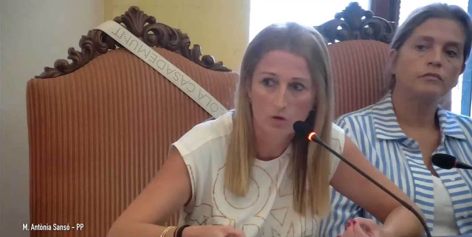 Maria Antonia Sansó, portavoz del PP de Manacor, interviniendo durante una sesión plenaria del Ayuntamiento