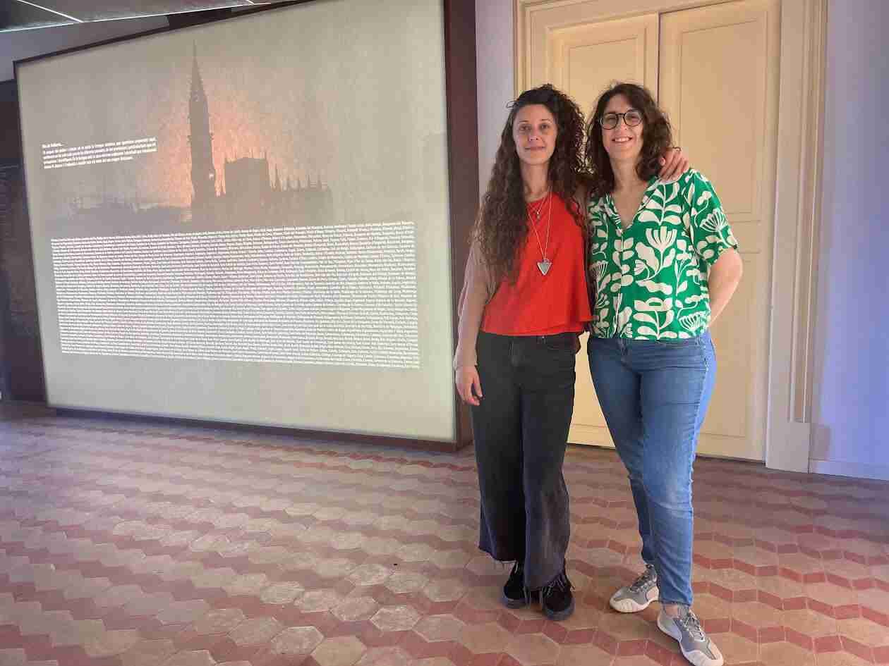 La fotógrafa Marina Cánovas junto a la gerente de la Institución Alcover, Amàlia Sales
