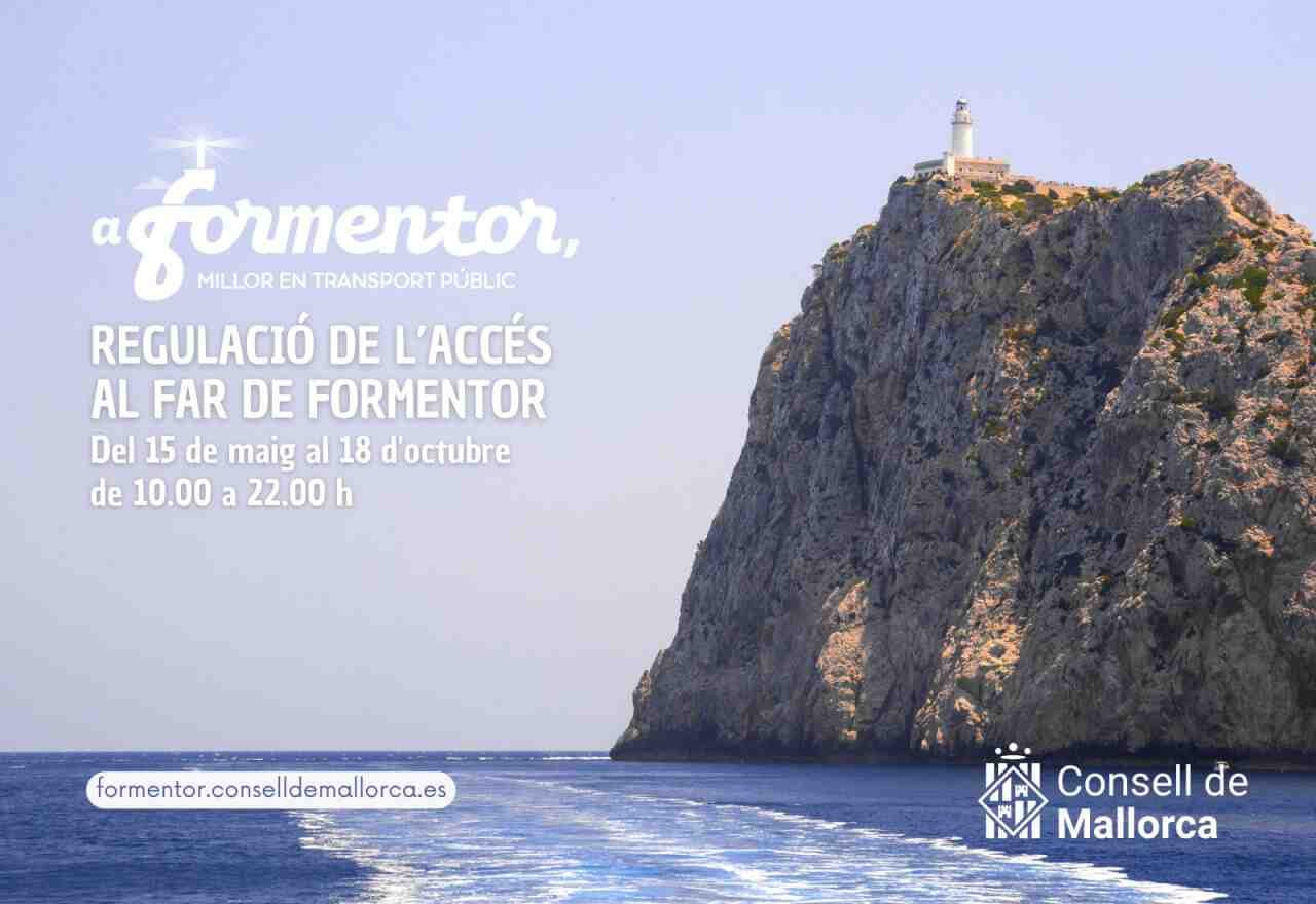 Cartel informativo sobre las multas y restricciones en el acceso al faro de Formentor
