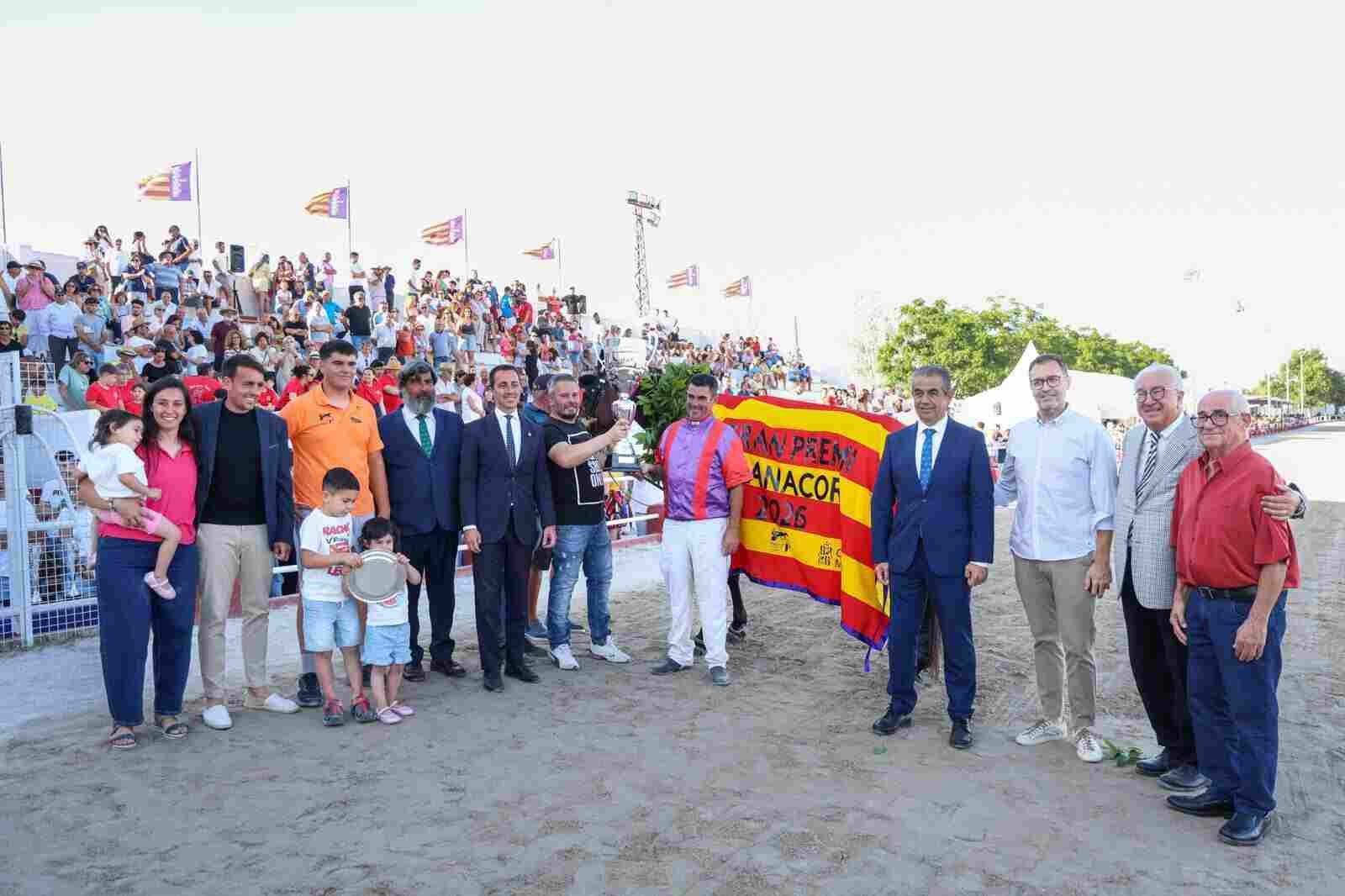 Autoridades y premiados durante la ceremonia del 68.º Gran Premio de Manacor