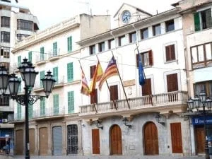 Fachada principal del edificio del Ayuntamiento de Inca en Mallorca
