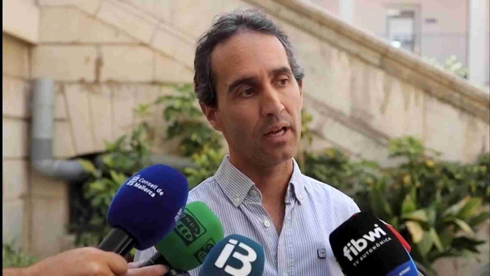 Guillermo Sánchez presidente del IMAS atiende a los medios de comunicación