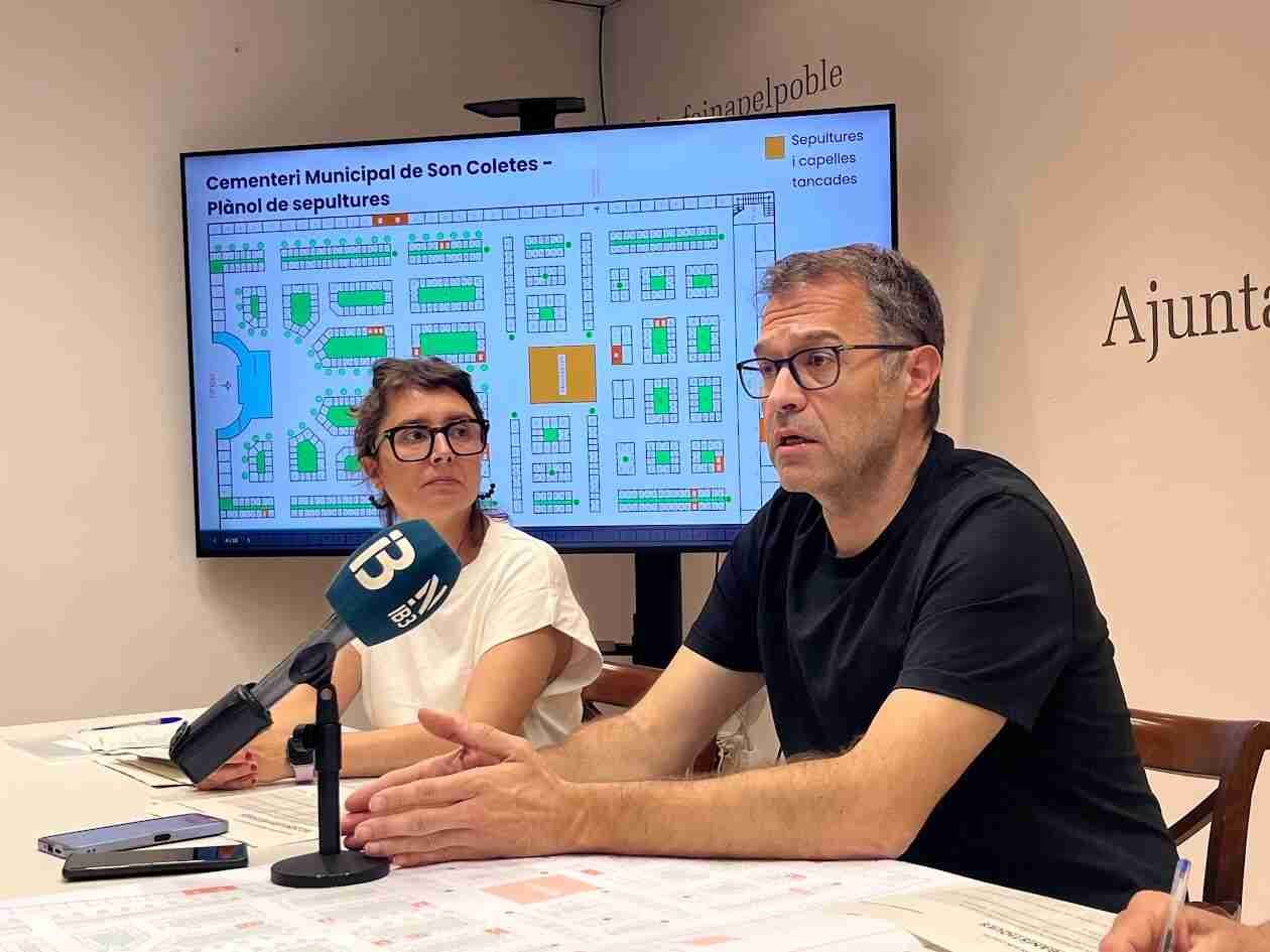 El alcalde Miquel Oliver y la delegada Joana Maria Llull detallan la reforma de Son Coletes en rueda de prensa
