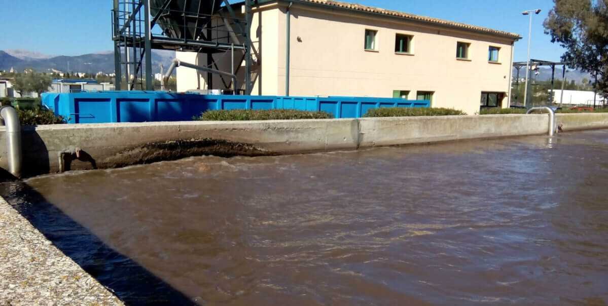 anques de tratamiento de agua en la depuradora EDAR de Inca