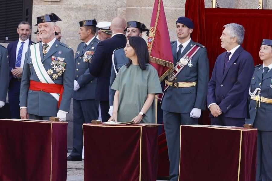 El ministro del Interior Fernando Grande-Marlaska y la directora Mercedes González en un acto oficial junto a altos mandos de la Guardia Civil