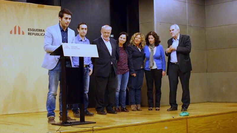 El político Pere Sánchez ejerciendo como presentador y conductor de un mitin de ERC en Palma en 2014 junto a Josep Maria Terricabras, Miquel Àngel Sureda, Teresa Sastre, Margalida Miquel, Adelina Gutiérrez y Ernest Maragall