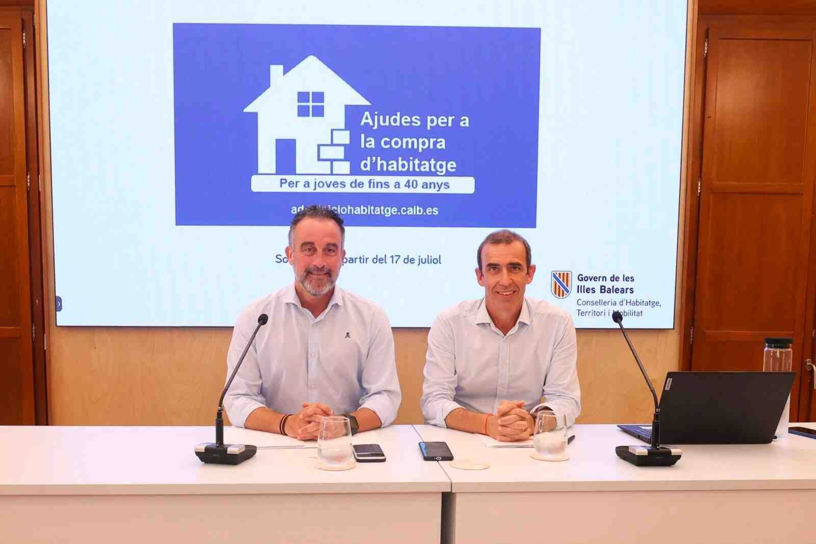 Dos cargos de la Conselleria de Vivienda presentan en rueda de prensa las ayudas para la compra de vivienda a jóvenes