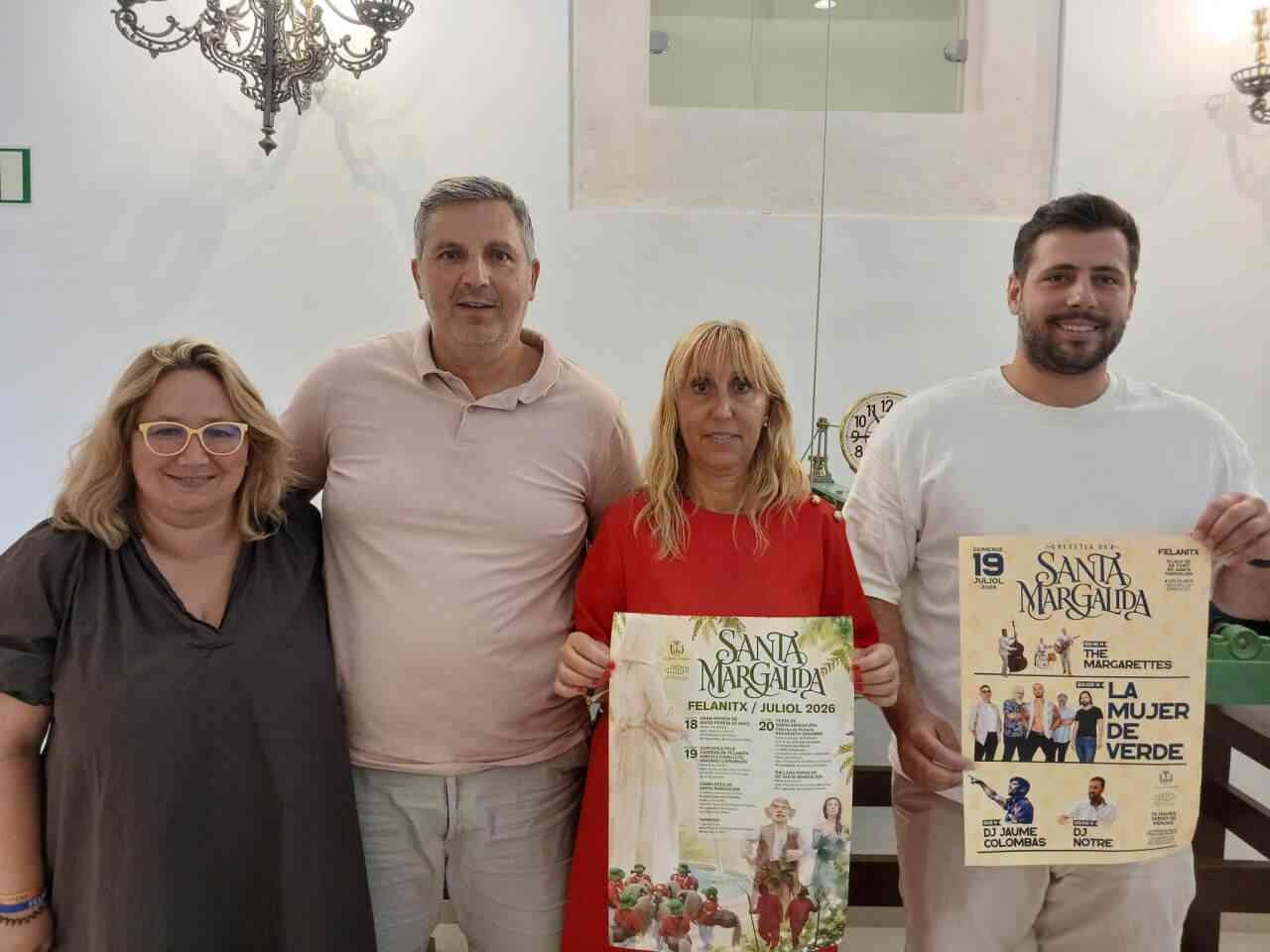 La alcaldesa Catalina Soler y miembros del ayuntamiento y organización de Felanitx presentando el cartel y programa de las fiestas de Santa Margalida, el Carme y Sant Jaume