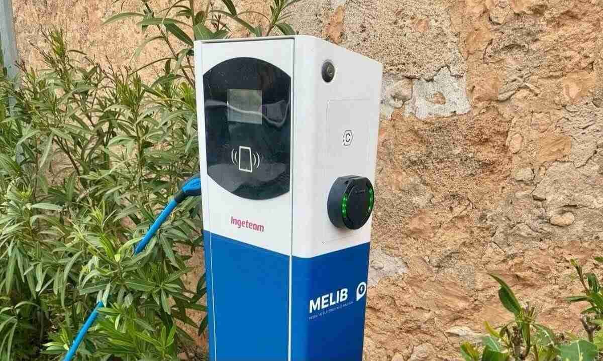 Punto de recarga de vehículos eléctricos de la red pública MELIB de Baleares