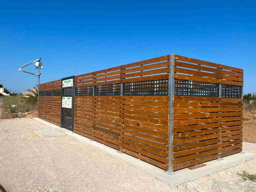Vista exterior del recinto de residuos