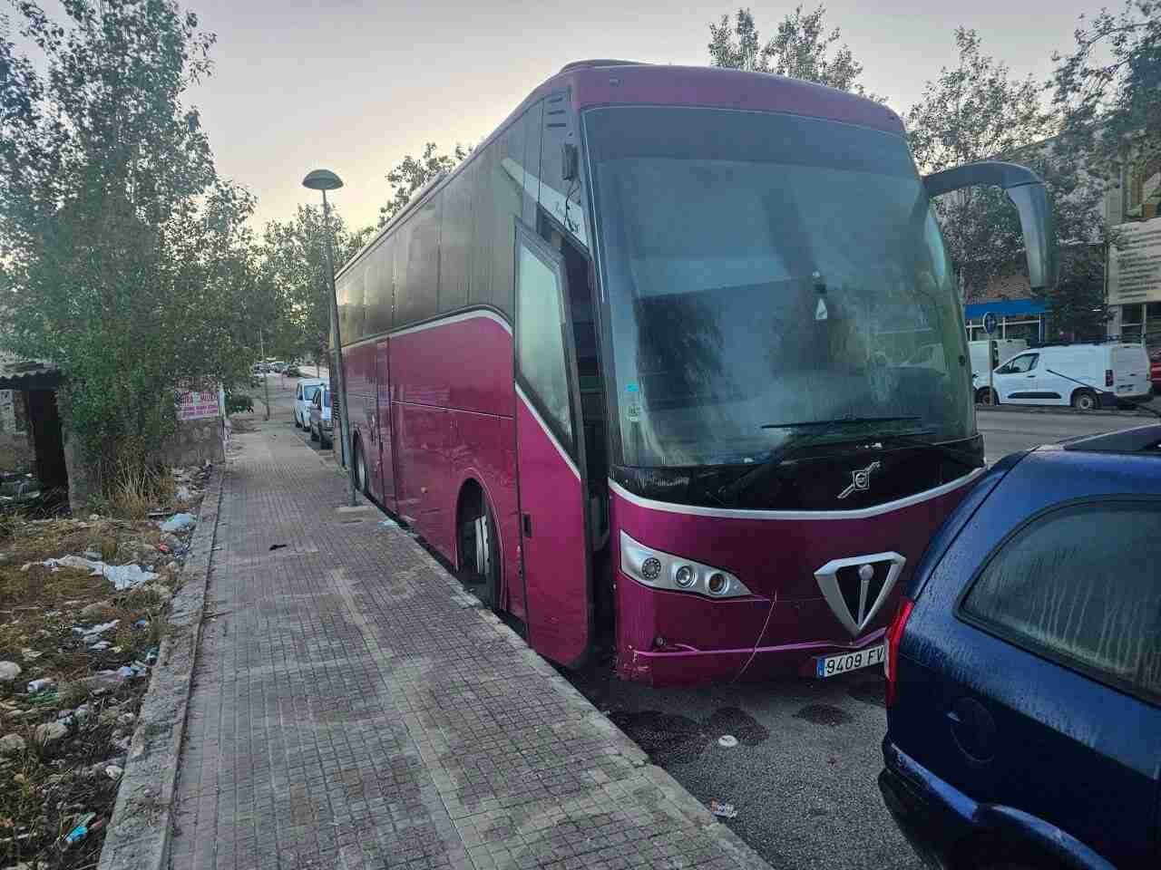 Autocar de grandes dimensiones estacionado en Vía Palma denunciado por vecinos en Manacor
