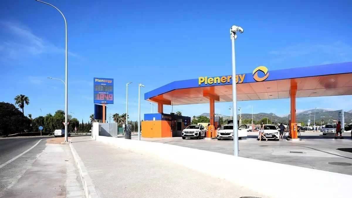 Estacion de servicio Plenergy junto a la nueva acera peatonal en Inca
