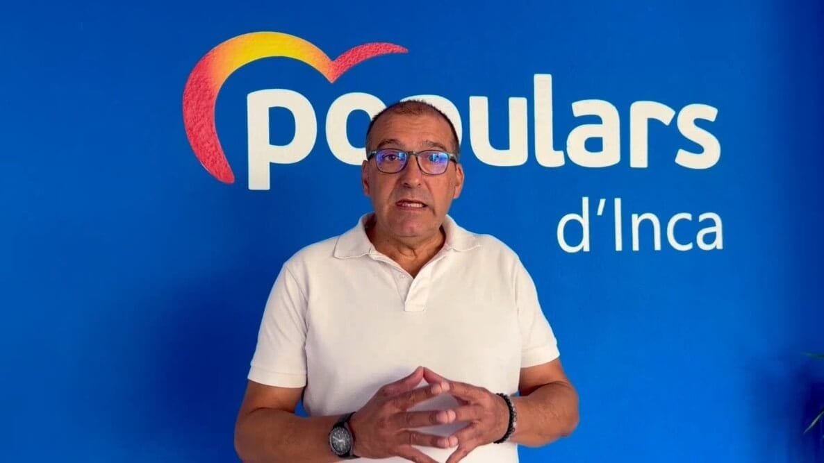 Pedro Mas, regidor del PP de Inca, hablando sobre el concurso del Teatro Principal
