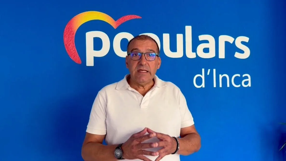 Pedro Mas, regidor del PP de Inca, hablando sobre el concurso del Teatro Principal