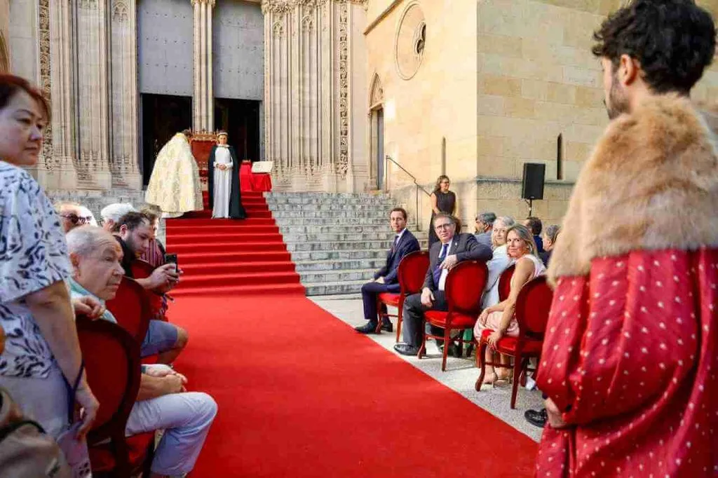 Recreacion historica de la coronacion de Jaime II en Santa Eulalia