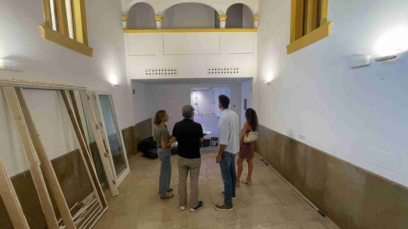 Representantes municipales y técnicos visitan las obras del MUBROT en Sant Llorenç