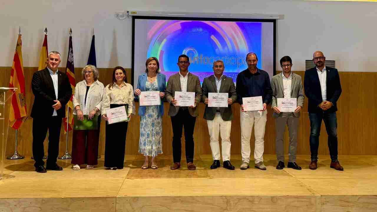 Representantes de las entidades de Baleares premiadas en el acto de entrega de distinciones de Infoparticipa