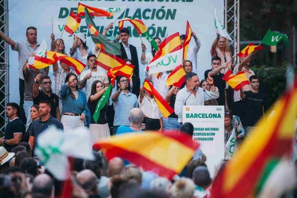 Escenario del mitin de VOX en Barcelona