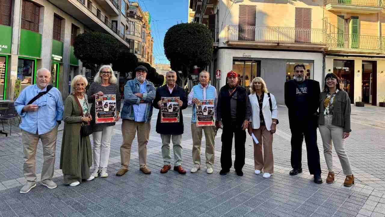 Presentación del festival de música de los años 60, 70 y 80 para las ferias de Inca