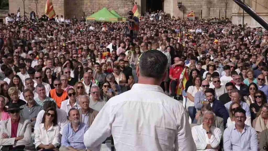 Santiago Abascal dirigiéndose a los asistentes en el mitin celebrado en Palma
